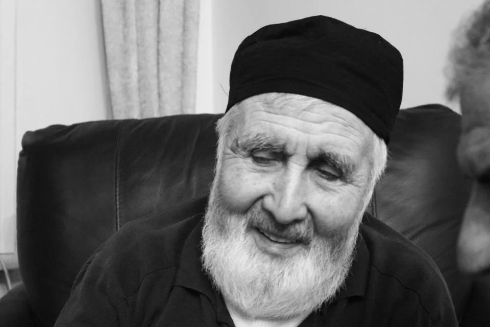 Kasım Baba tek başına arşiv portresi
